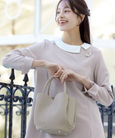 Tiaclasse 【安田美沙子さん着用・ポーチ・ショルダー紐付き】フラワーカットフェイクレザーバッグ