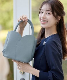 Tiaclasse 【安田美沙子さん着用・ポーチ・ショルダー紐付き】フラワーカットフェイクレザーバッグ