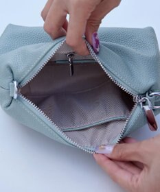 Tiaclasse 【安田美沙子さん着用・ポーチ・ショルダー紐付き】フラワーカットフェイクレザーバッグ