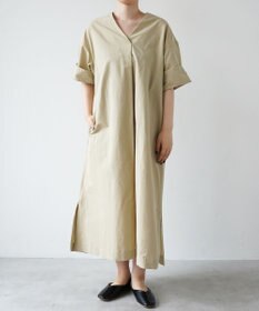 WHITE MAILS 【阿久津ゆりえコラボ】フロントタック Vネック ワンピース