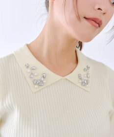 Tiaclasse 襟ビジュー付きニットプルオーバー