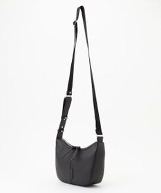 Y'SACCS ハーフムーンボディショルダーバッグ