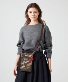 LA BAGAGERIE 【LA BAGAGERIE×HELLO KITTY】リボンチャーム付き　スクエアポシェット