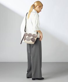 Y'SACCS サークルパッチショルダーバッグ