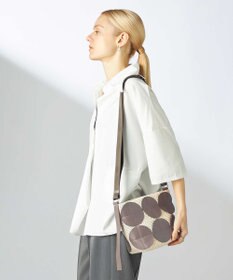 Y'SACCS サークルパッチショルダーバッグ