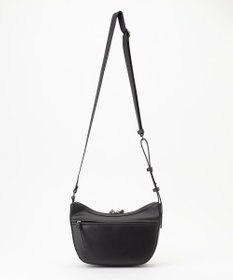 Y'SACCS ハーフムーンボディショルダーバッグ