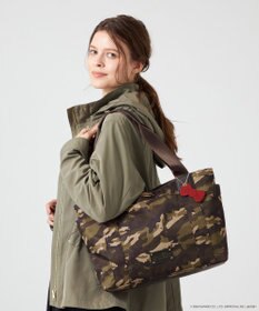 LA BAGAGERIE 【LA BAGAGERIE×HELLO KITTY】リボンチャーム付き　デイリートート　Mサイズ