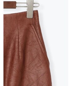 Te chichi クラックレザーライクナロースカート