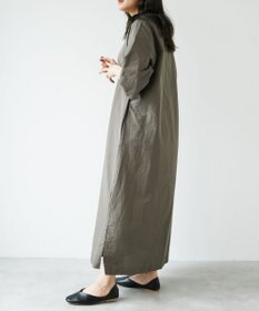 WHITE MAILS 【阿久津ゆりえコラボ】フロントタック Vネック ワンピース