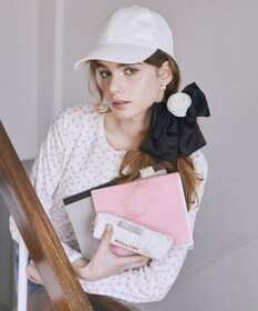 Maison de FLEUR フラワーガーデン柄合皮ロングポーチ