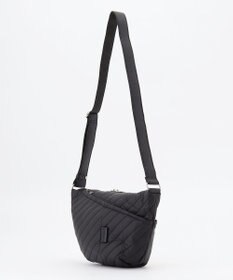 Y'SACCS ナイロンキルティングボディバッグ