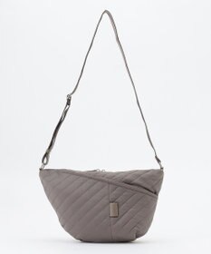 Y'SACCS ナイロンキルティングボディバッグ