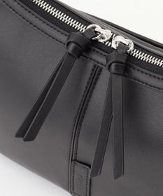 Y'SACCS ハーフムーンボディショルダーバッグ