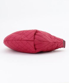 Y'SACCS ナイロンキルティングボディバッグ