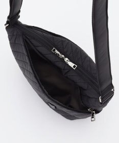 Y'SACCS ナイロンキルティングボディバッグ
