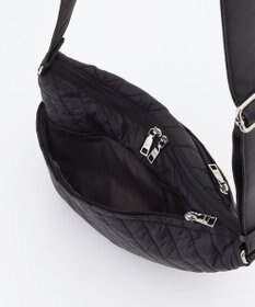 Y'SACCS ナイロンキルティングボディバッグ