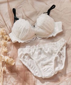 San-ai Resort（三愛水着楽園） 【WEB限定】【プチプラブラセット】純欲カラーヌーディーレーシーストリングブラ＆ショーツセット 【northerly】