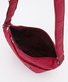 Y'SACCS ナイロンキルティングボディバッグ