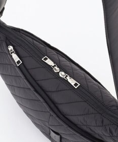 Y'SACCS ナイロンキルティングボディバッグ