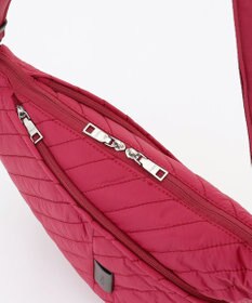 Y'SACCS ナイロンキルティングボディバッグ