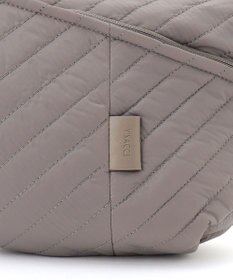 Y'SACCS ナイロンキルティングボディバッグ