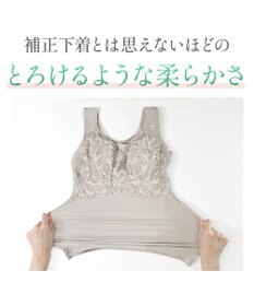 BRADELIS New York 【BRADELIS NewYork peace】シルク混素肌しっとりハッピーバストキャミ26 補正下着 カップ付き ブラトップ ブラキャミソール シェイパー