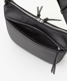 Y'SACCS ハーフムーンボディショルダーバッグ