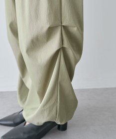 Green Parks 表面感サテンタックパンツ