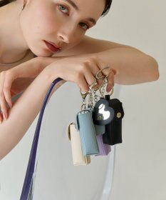 Phoebe 〈ミラー付き〉リップケース　ハート型ミラー　チャーム　レザー調　ブラック