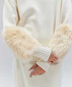 BEIGE， 【洗える・VERY NaVY12月号掲載】CHESTER / フェイクファークルーネックニット