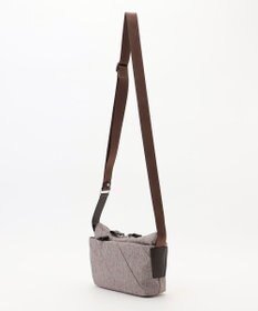 Y'SACCS ストリームラインポシェット