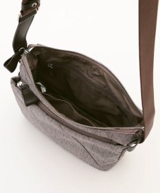 Y'SACCS ストリームラインポシェット