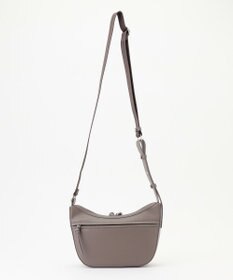 Y'SACCS ハーフムーンボディショルダーバッグ