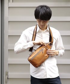 UNBILLION Otias シュリンクレザーオイル仕上げタテ型ボディバッグ