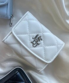 WEGO メタルロゴキルティングウォレット