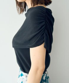 YECCA VECCA シャーリングオフショルニット