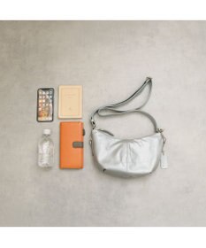 UNBILLION アトランタ ATLANTA / やぎ革軽量ハーフムーンショルダー