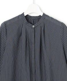 23区 【先行予約】ドライシアーストライプ フロントタック ブラウス