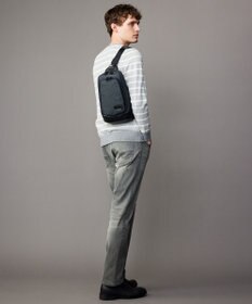 JOSEPH ABBOUD 【軽量/コンパクト】インターレースカルゼ ボディーバッグ