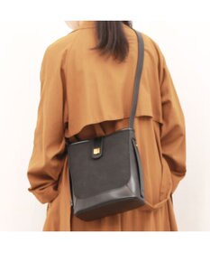 UNBILLION カシュカシュ cachecache / スエード調×スムースおこし金具ショルダーバッグ