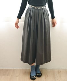 muuc 〈心地よいコットン・シアサッカー生地〉筆記帳刺繍ベルトデザイン切り替え 後ろゴム有り フレアーパンツ