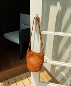style code 大人の夏を軽やかにする 牛革 メッシュ バケットショルダー