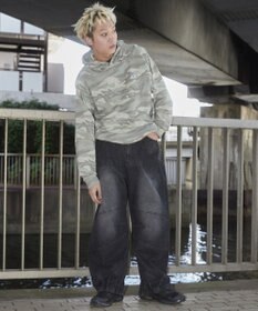 WEGO 【ユニセックス着用ITEM】パターンメタルワンポイントプルパーカー