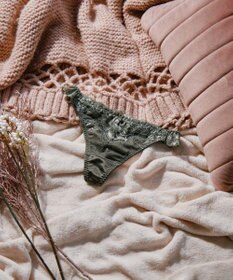 San-ai Resort（三愛水着楽園） 【northerly bra フィットシリーズ 谷間メイク】 カシュクールレースモールド Tバックショーツ M 【northerly】