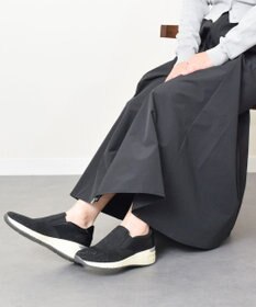 Bridget Birkin 【Round About】ラインストーンアクセントスリッポンスニーカー