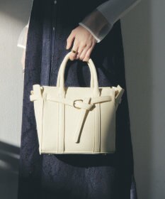 YECCA VECCA 2wayベルトデザインハンドバッグ