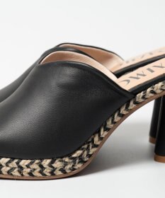 gaimo 【GAIMO/ガイモ】Vカットスクエアヒールサンダル