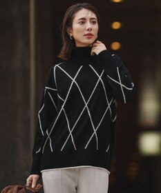 ICB ソフトカシミヤミックス ダイヤ柄ハイネックニット ブラック×オフホワイト系