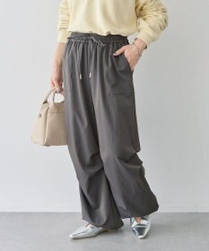 Green Parks 表面感サテンタックパンツ