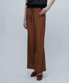 BEIGE， MONT THABOR / ロゴパンツ